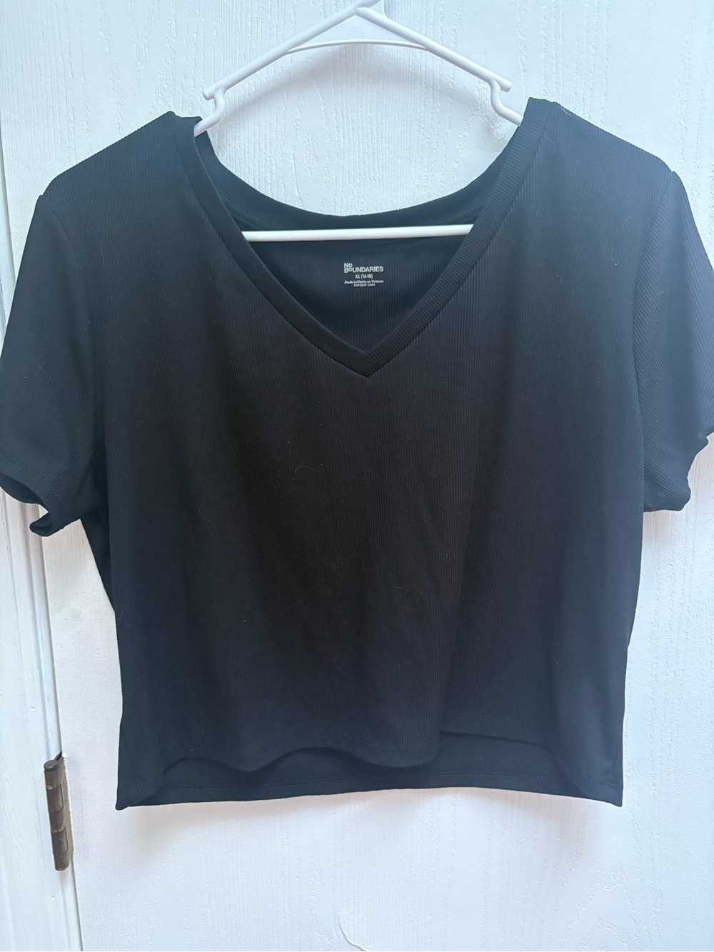 No Boundaries Black V‑Neck Cropped Top